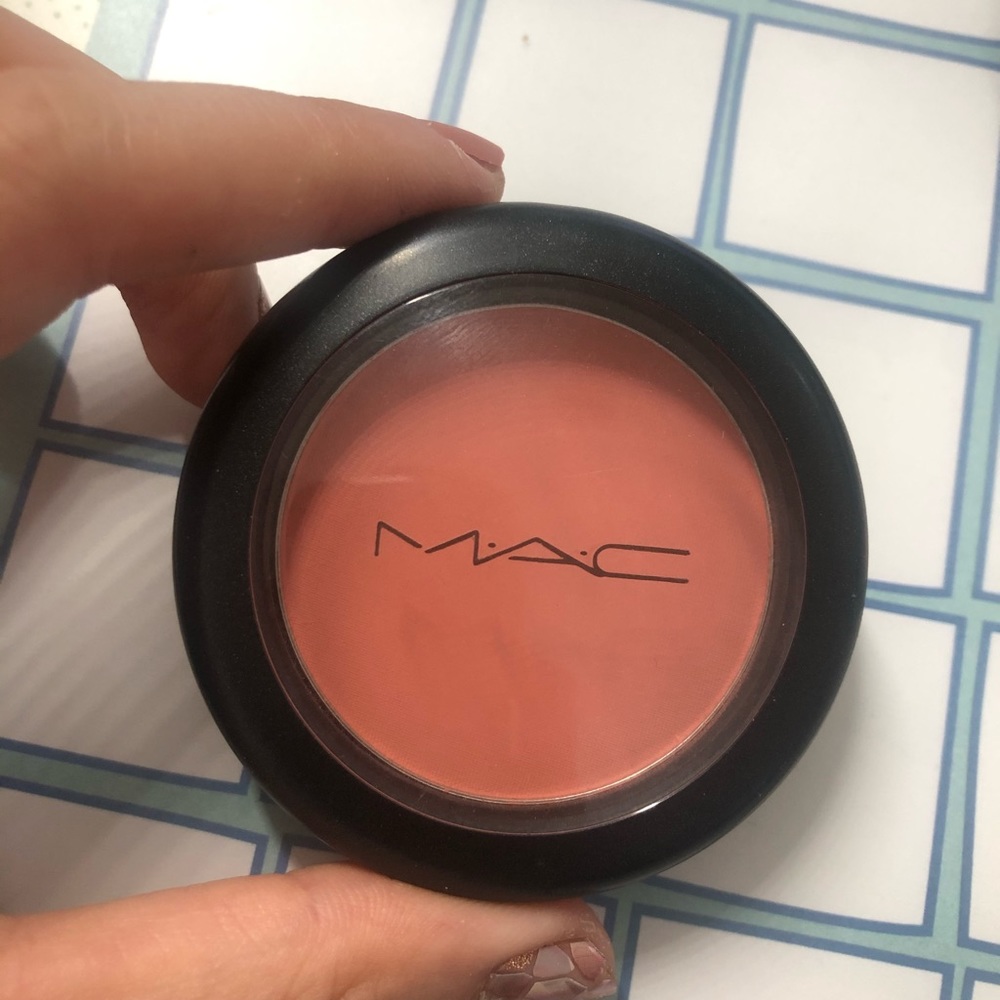 MAC blush peaches